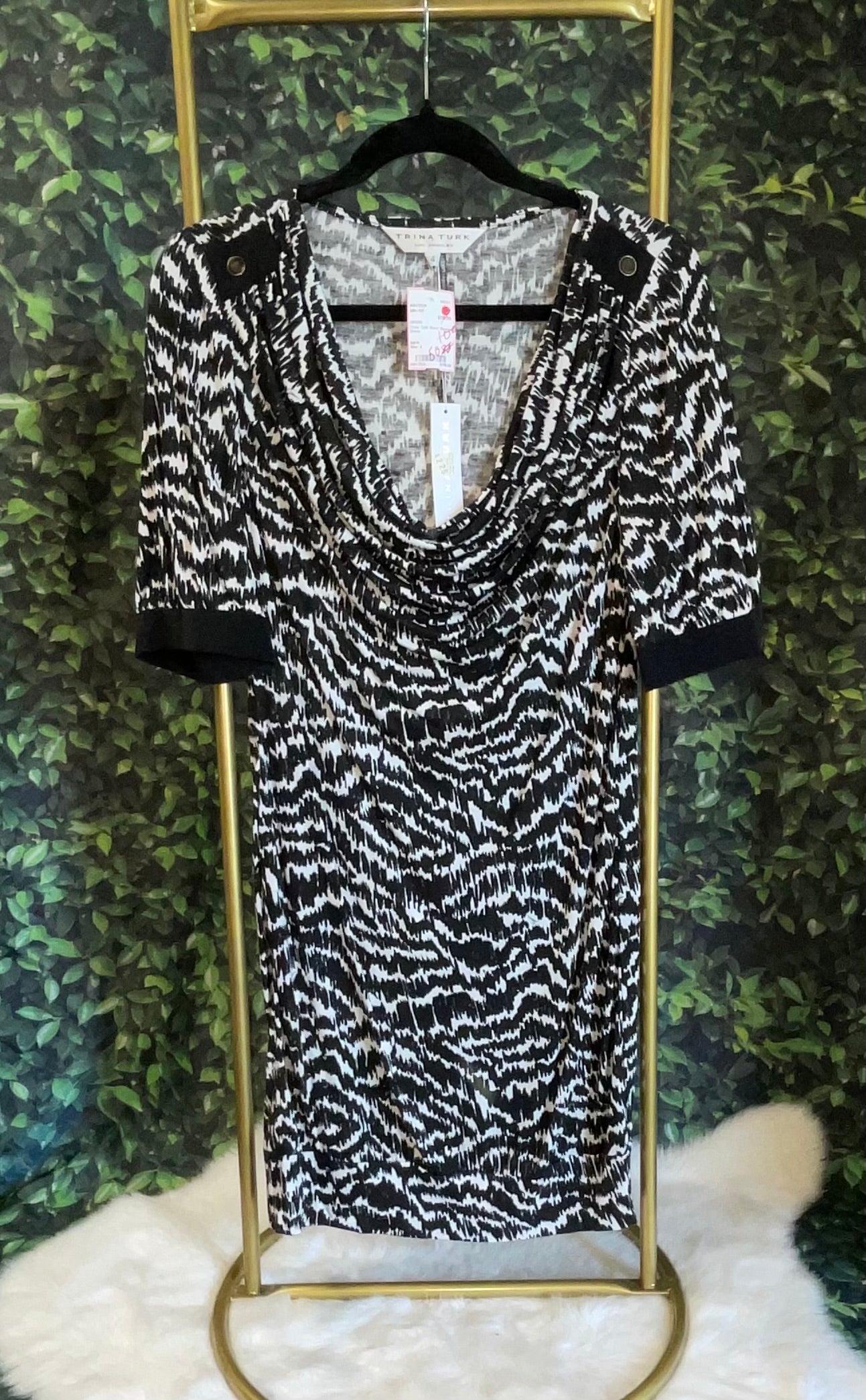 Trina Turk Sort Sleeve Dress