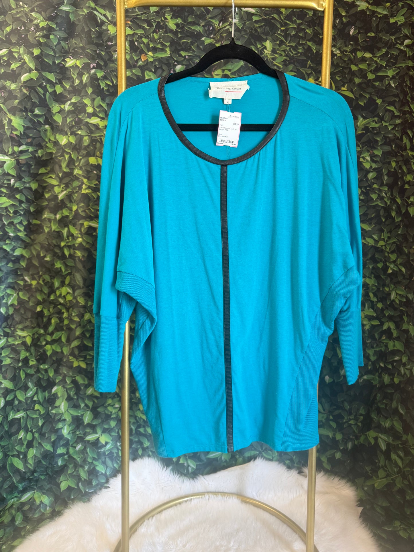 Vince Camuto quarter length top