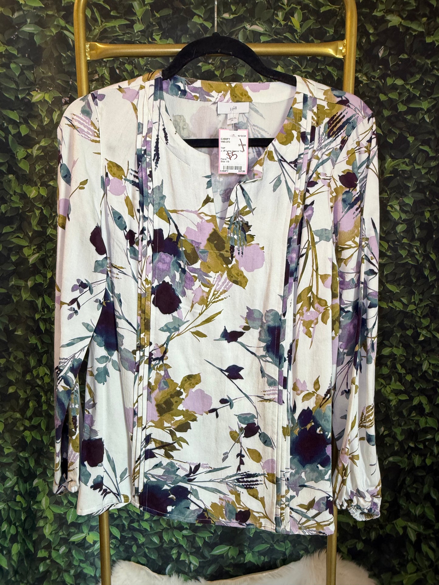 Crown & Ivy quarter length top