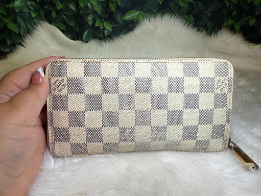 Louis Vuitton zippy wallet Damier
