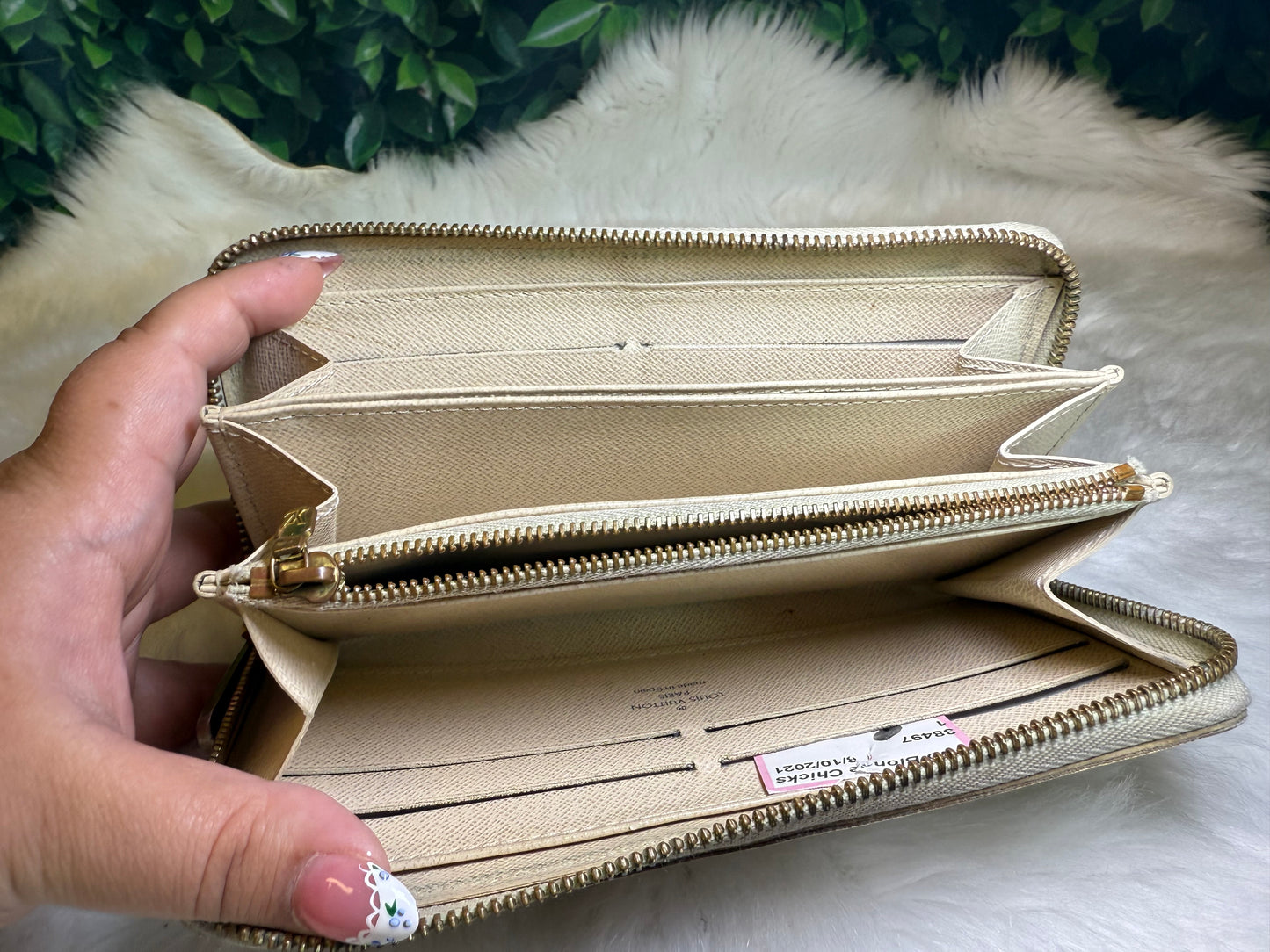 Louis Vuitton zippy wallet Damier