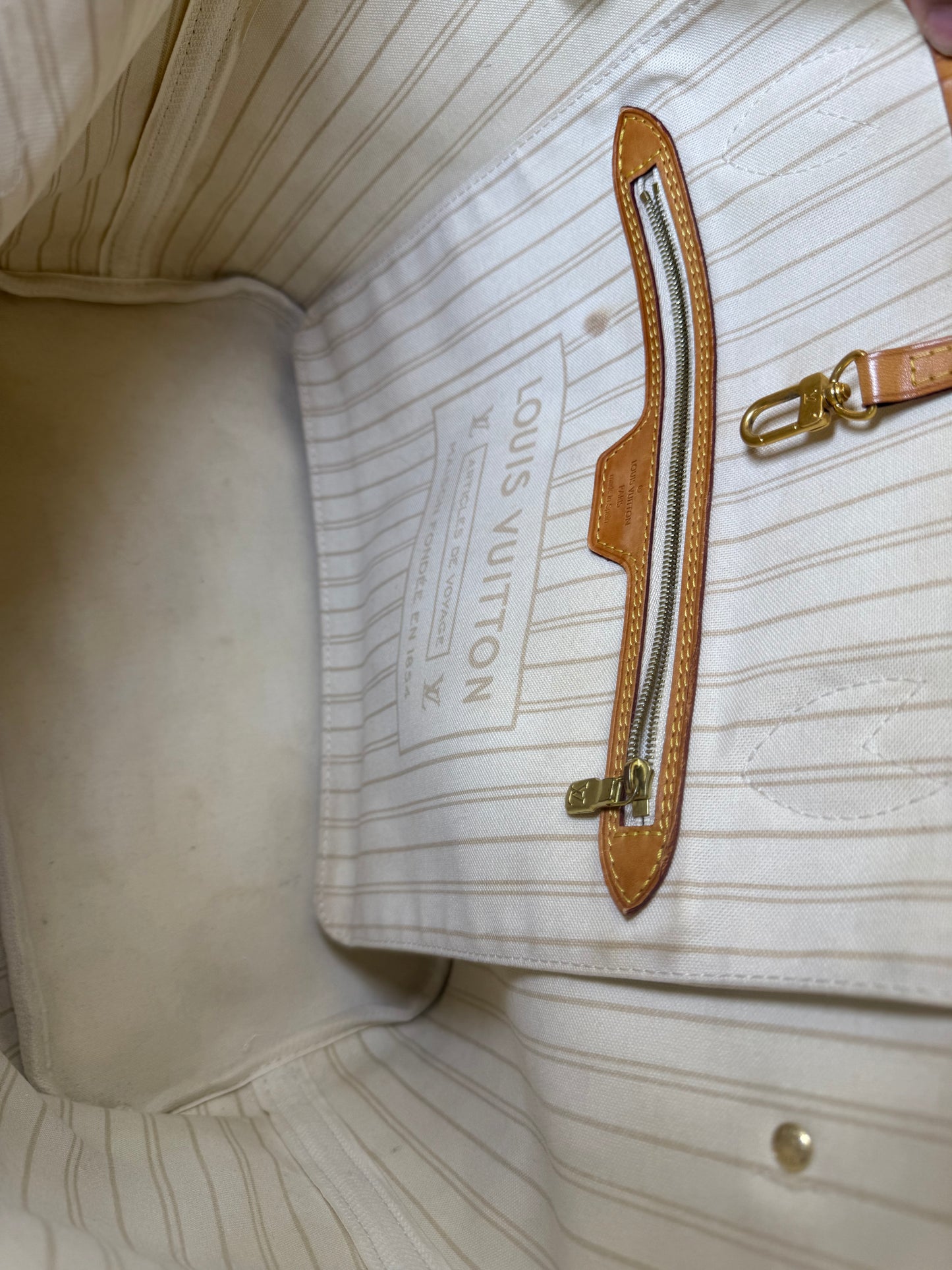 Louis Vuitton Neverfull MM Bag