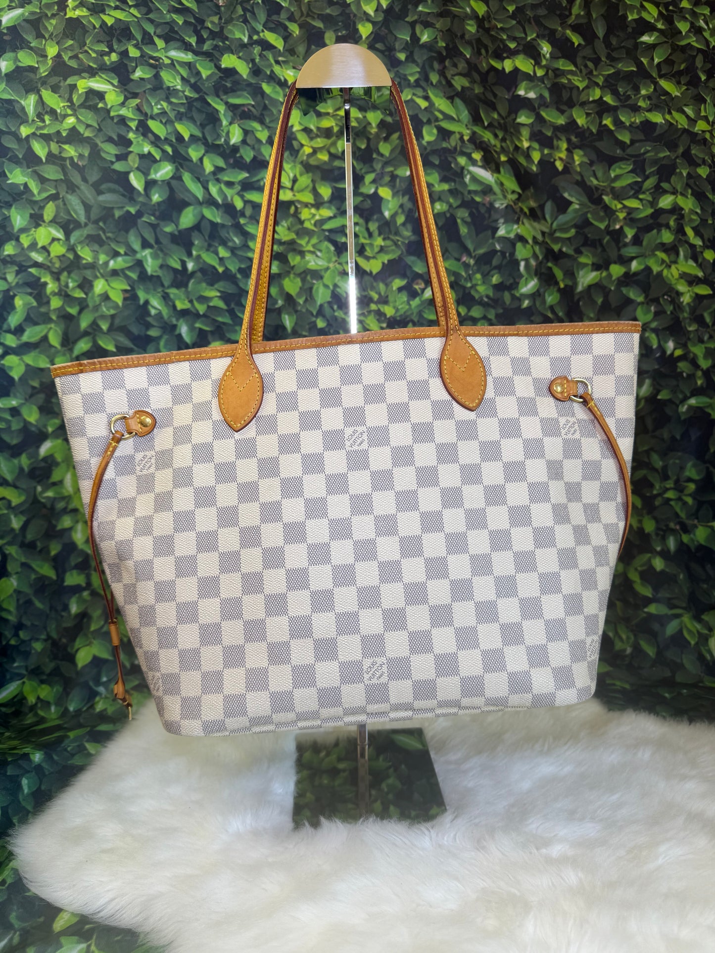 Louis Vuitton Neverfull MM Bag