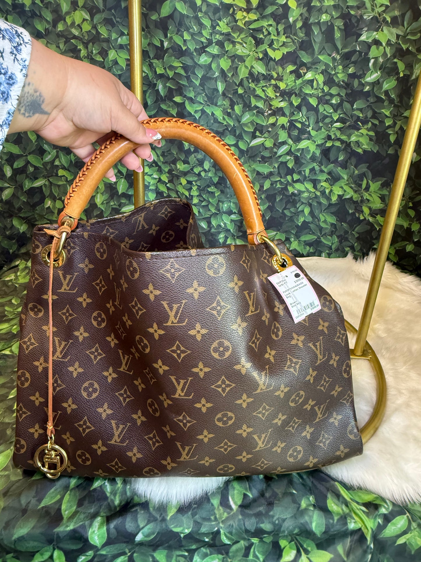 Louis Vuitton Artsy shoulder bag